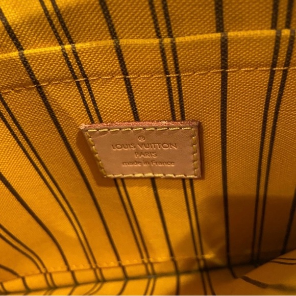 Louis Vuitton gm pouch - Picture 2 of 6